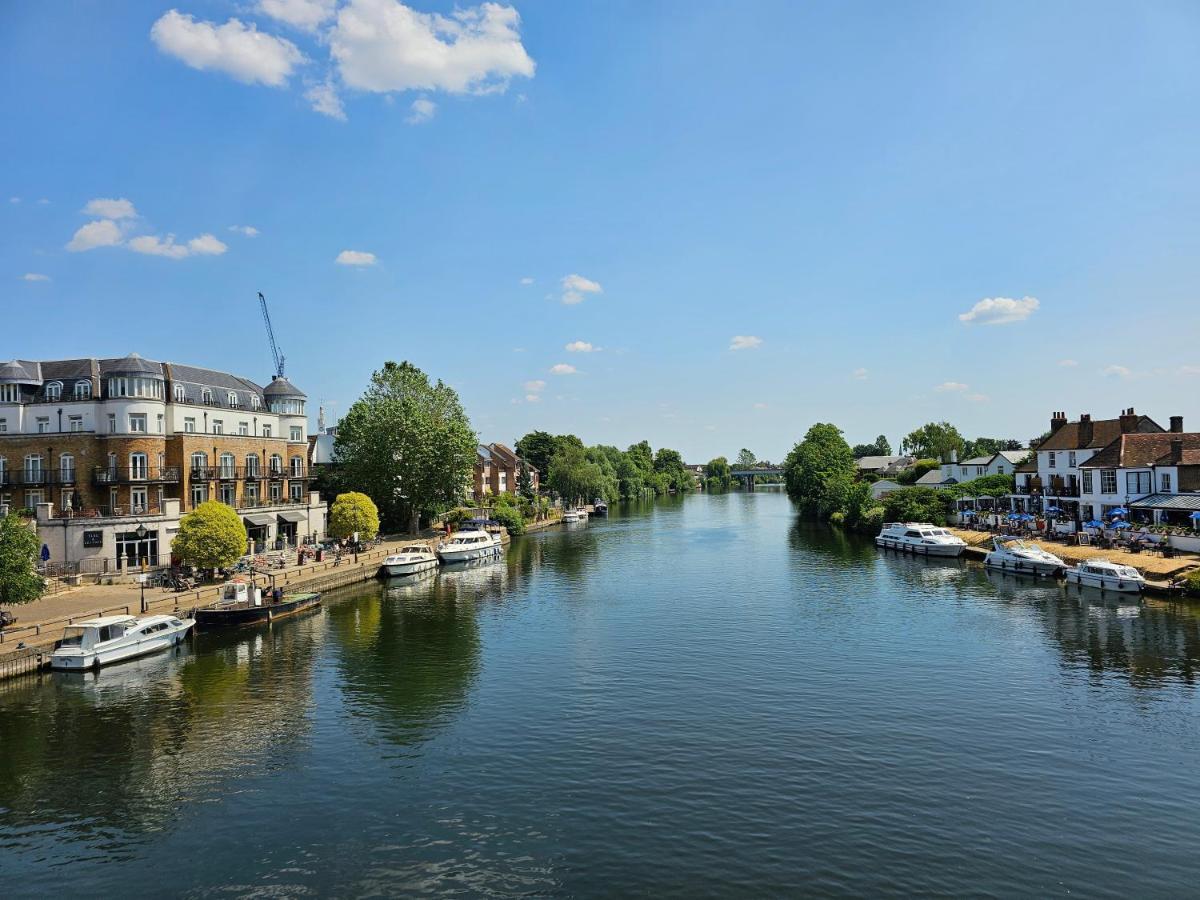 Train Station Serenity Staines-upon-Thames Kültér fotó